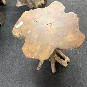 872